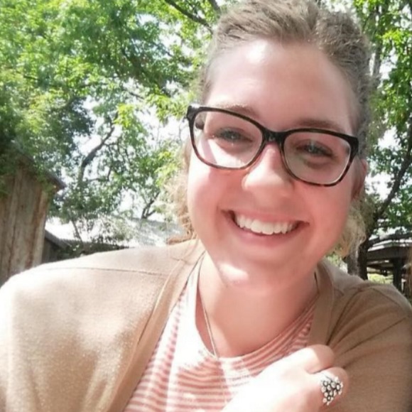 Meet your Posher, Jessica - Picture 1 of 1